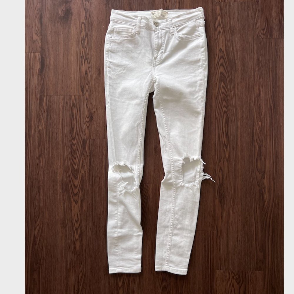 Free People Low Rise Skinny Distressed White Denim Jeans SIZE 25